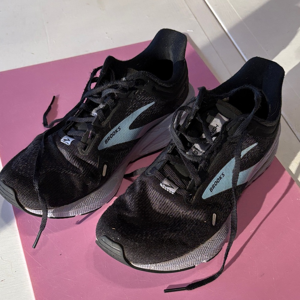 Brooks Women's Black and Light Purple Running Shoes